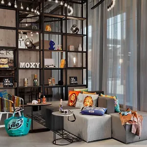 מלון Moxy Expo